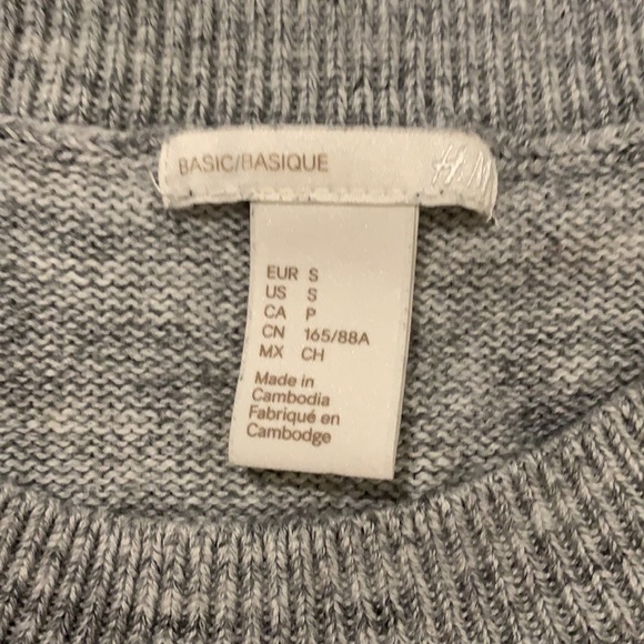 Long sleeve, grey knit sweater - Picture 3 of 3